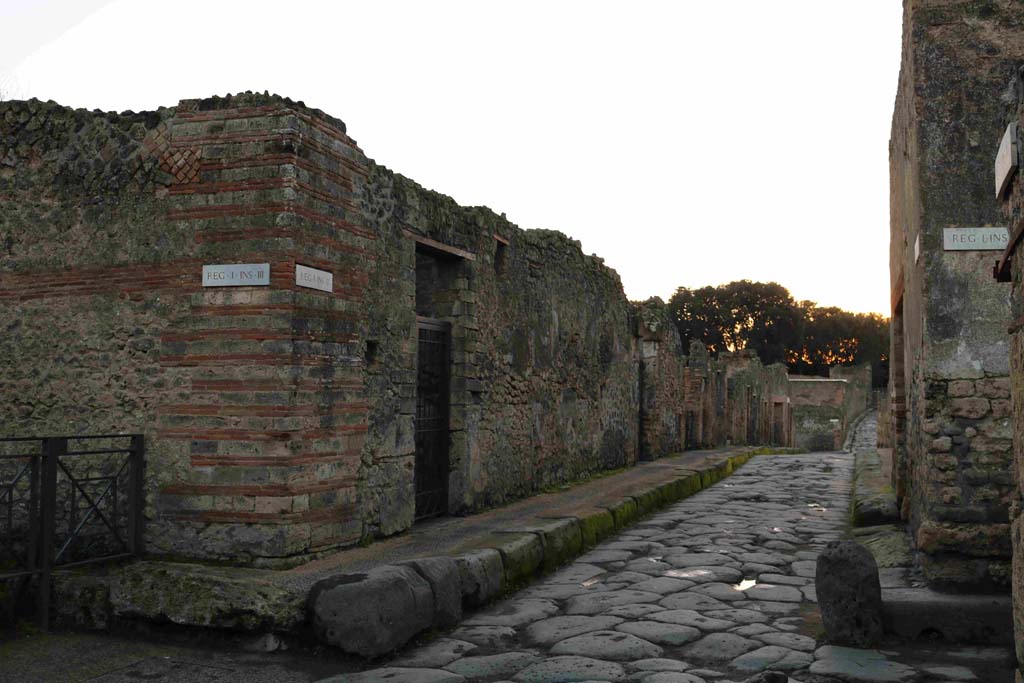 Vicolo del Menandro, south side at I.3.24 (centre left) and junction with Vicolo del Citarista. December 2018. 
Looking west along I.3. Photo courtesy of Aude Durand.