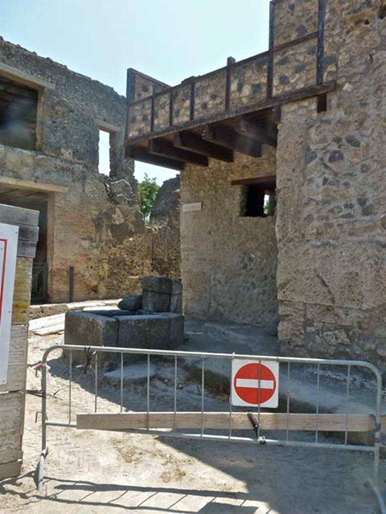 Vicolo del Menandro. July 2012. Looking east across junction with Vicolo di Paquius Proculus. 
Photo courtesy of Michael Binns.