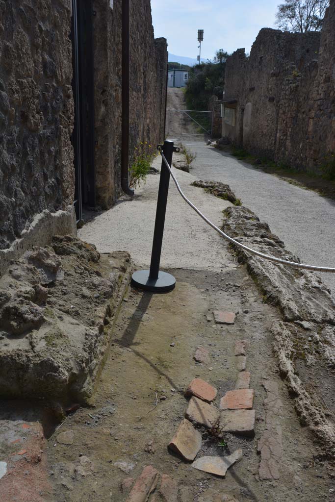 Vicolo dell’Efebo. March 2019. Looking south along east side of vicolo from outside I.8.17.
Foto Annette Haug, ERC Grant 681269 DÉCOR.