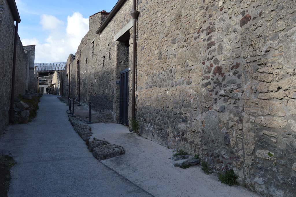 Vicolo dell’Efebo, east side, Pompeii. March 2019. Looking north from near doorway of I.8.17.
Foto Taylor Lauritsen, ERC Grant 681269 DÉCOR.