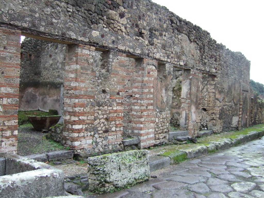 Vicolo della Maschera, east side. December 2005. Looking south from VII.11.5.