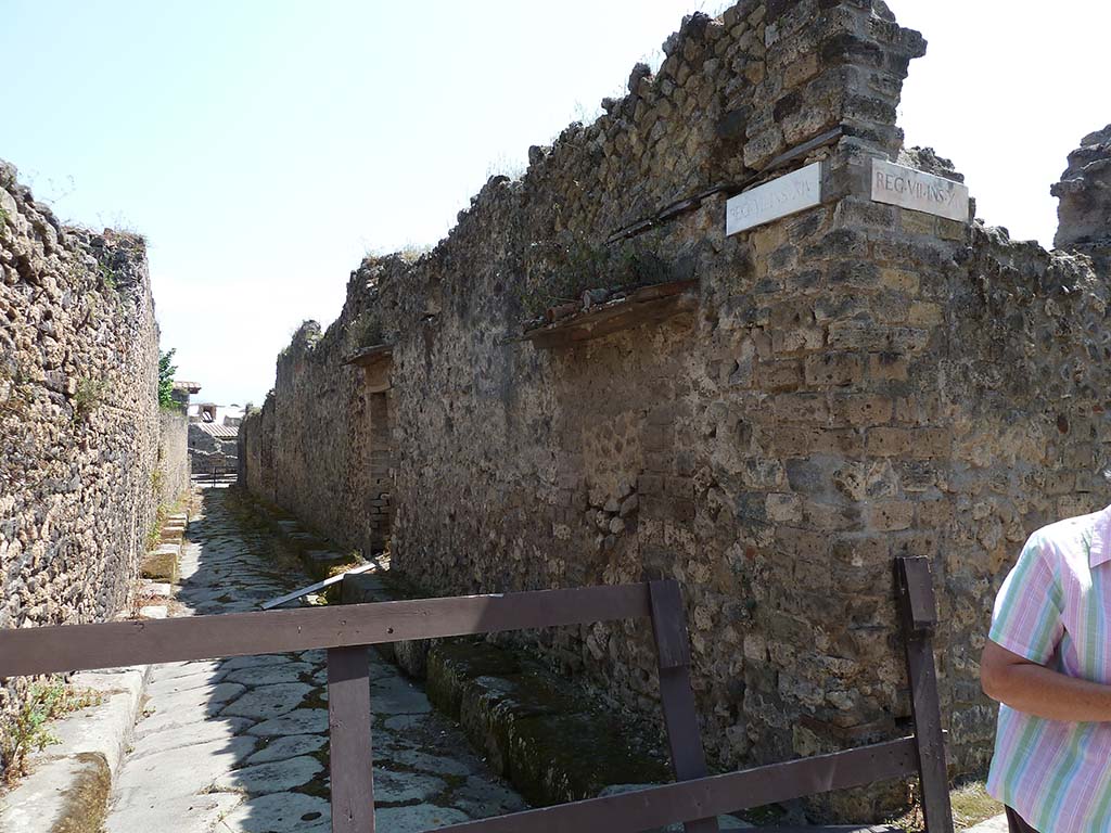 Vicolo della Maschera, east side, May 2010. Looking east along Vicolo degli Scheletri, between VII.11 and VII.14.