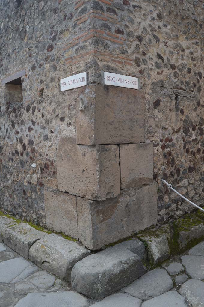 Vicolo della Maschera, west side, Pompeii. March 2018. 
Looking south towards corner at junction with Vicolo degli Scheletri, on right.
Foto Taylor Lauritsen, ERC Grant 681269 DÉCOR.