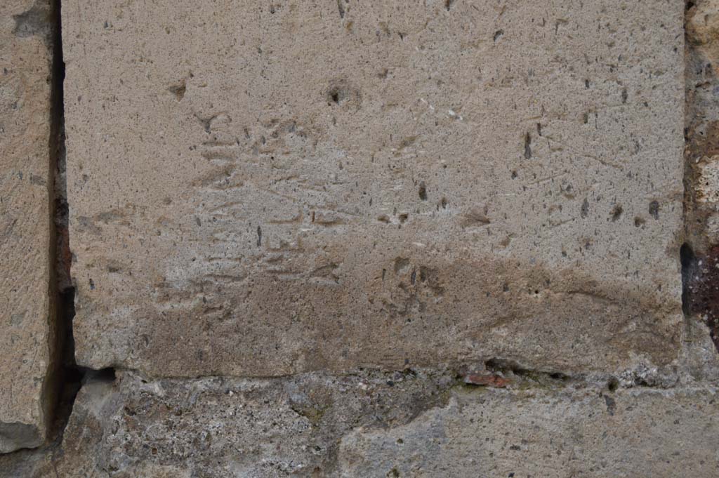 Vicolo degli Scheletri, Pompeii. March 2018. 
Looking south to detail of inscribed stonework on corner of VII.13, at junction with Vicolo della Maschera. 
Foto Taylor Lauritsen, ERC Grant 681269 DÉCOR.