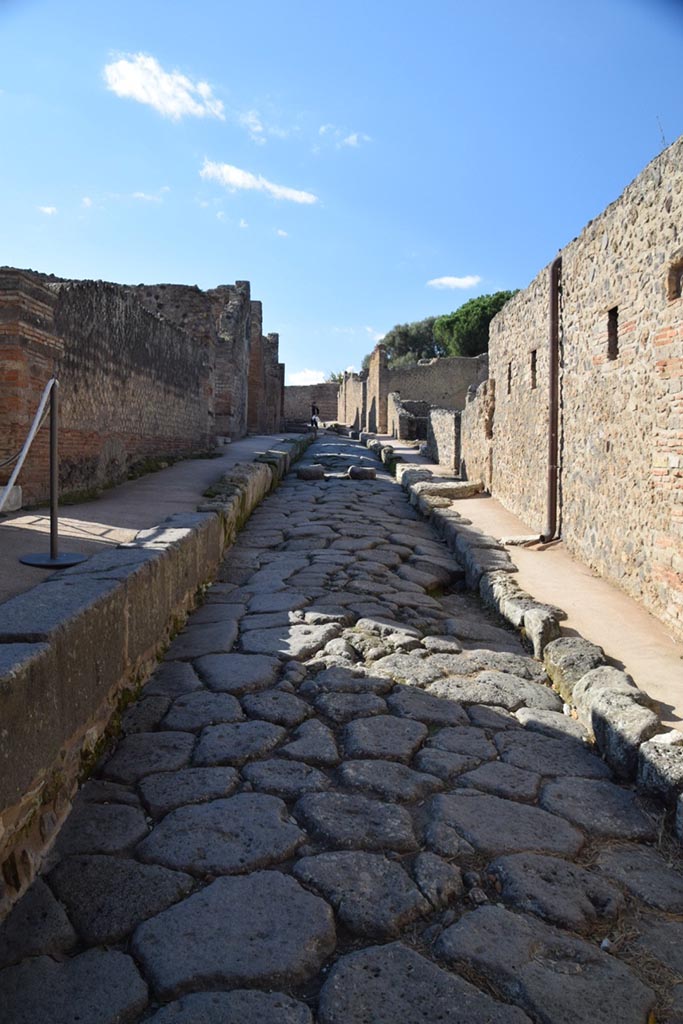 Vicolo della Regina, Pompeii. November 2016. 
Looking west from VIII.2.38. Photo courtesy of Marie Schulze.
