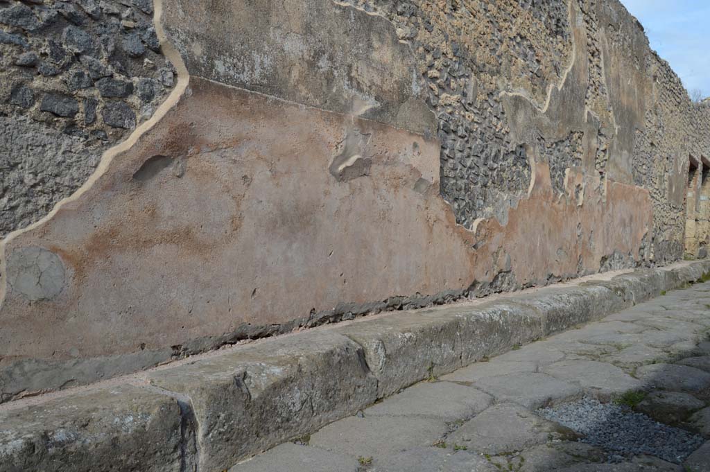 Vicolo di Balbo between IX.2 and IX.1. October 2018. North side, continuation of painted plaster towards doorways to IX.2.13/14, on right.
Foto Taylor Lauritsen, ERC Grant 681269 DÉCOR.