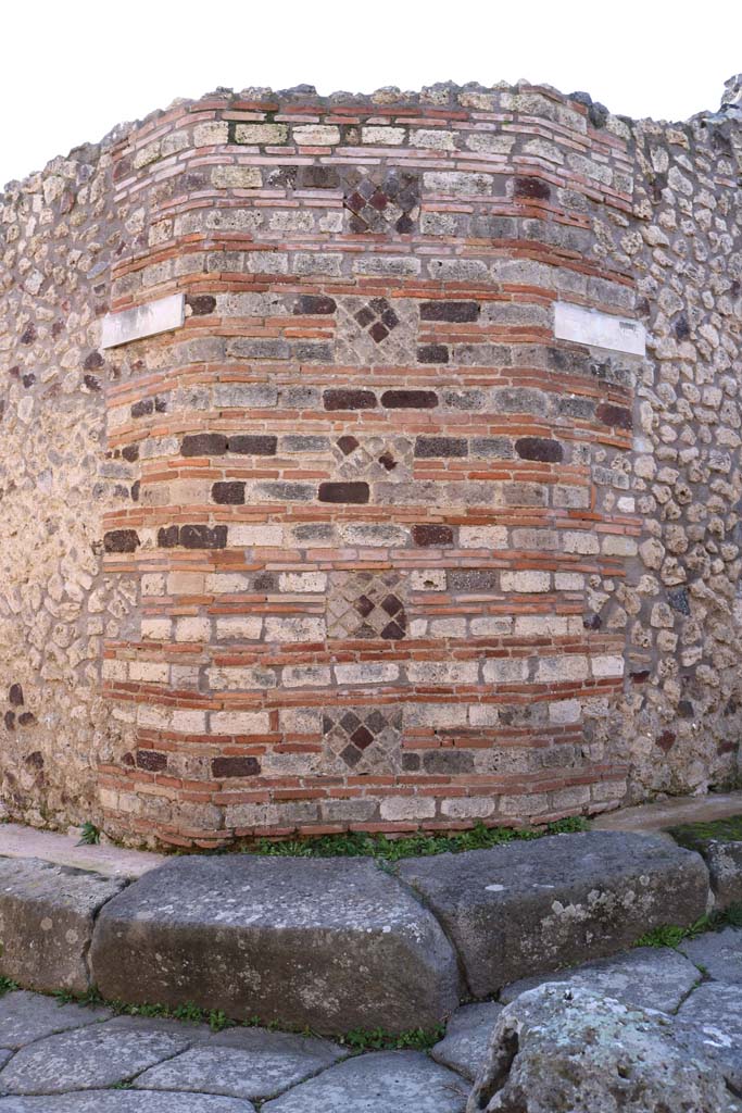 Vicolo di Balbo at junction with Vicolo di Tesmo. December 2018.
Detail of exterior wall from outside IX.1.29/22. Photo courtesy of Aude Durand