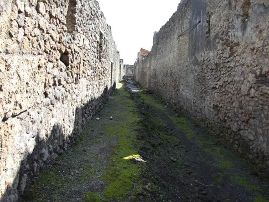 Vicolo di Cecilio Giocondo. Looking south from junction with Via delle Nozze d’Argento. March 2009.