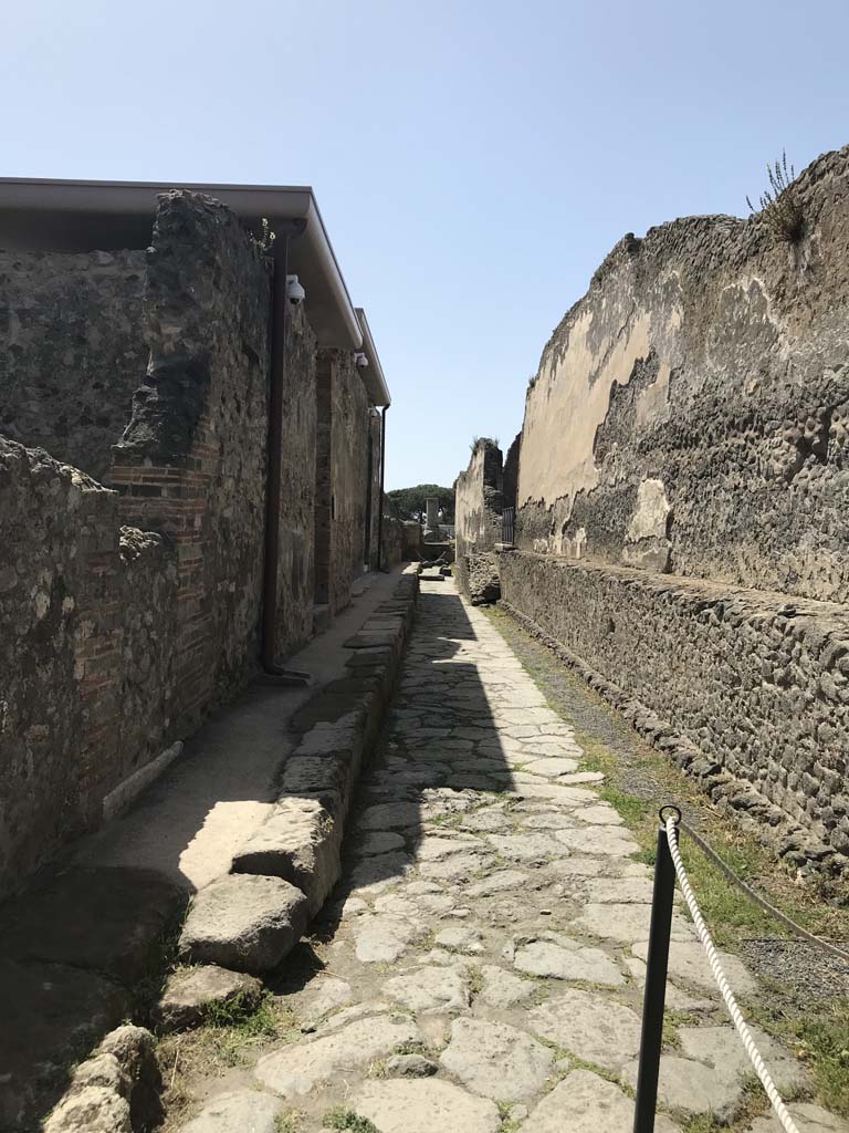Vicolo di Championnet between VIII.2 and VIII.1. April 2019. Looking west from VIII.2.5, on left.
Photo courtesy of Rick Bauer.