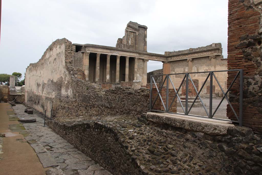 Vicolo di Championnet, north side. October 2020. Entrance to the Basilica, on right. Photo courtesy of Klaus Heese.