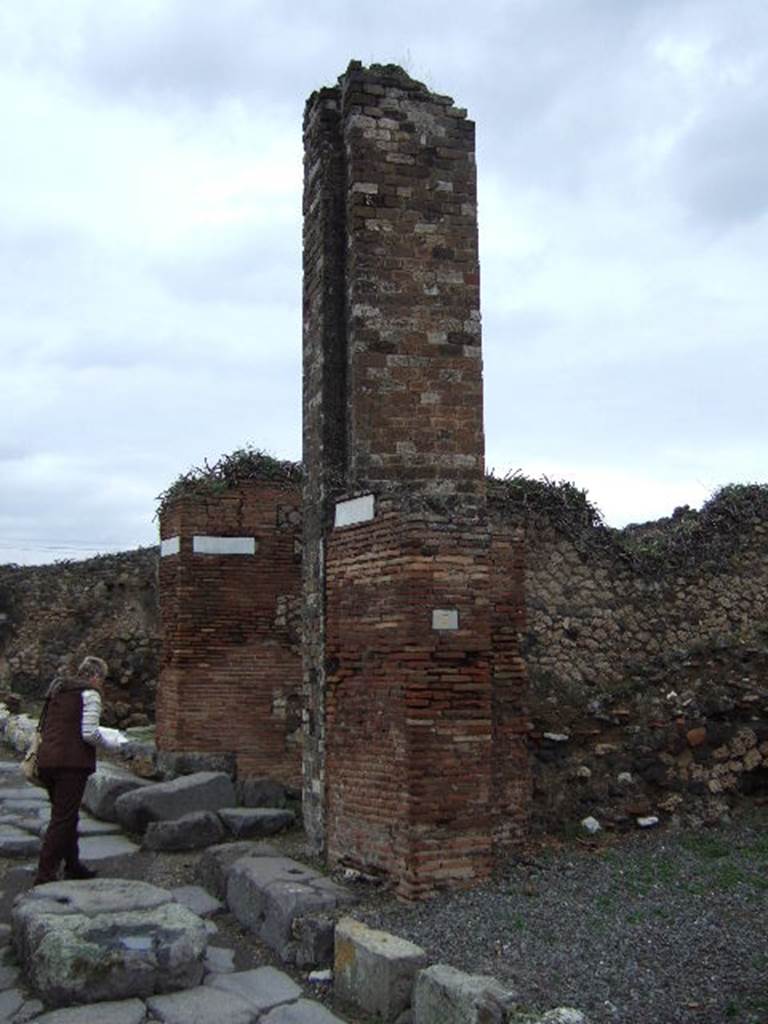 Vicolo di Eumachia at VII.10.7. East side. Looking north to junction with Vicolo del Balcone Pensile. December 2005.
