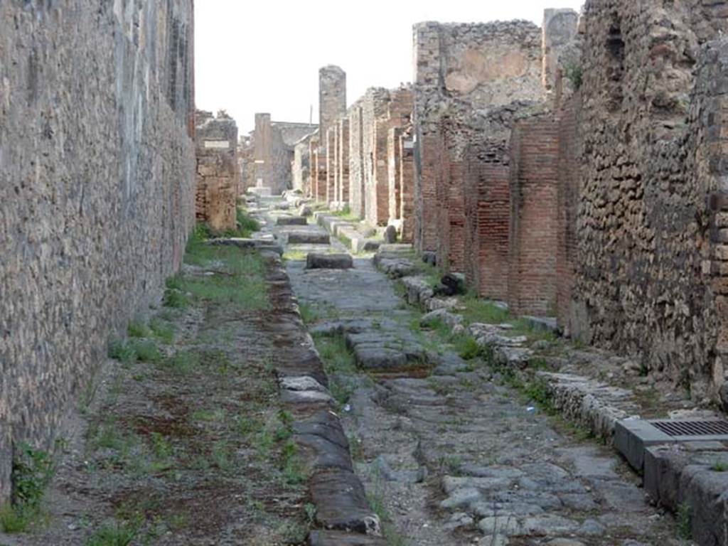 Vicolo di Eumachia, May 2015. Looking north towards crossroads with Vicolo degli Scheletri. Photo courtesy of Buzz Ferebee.