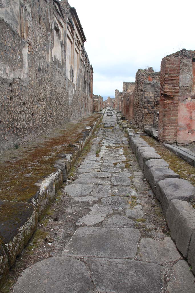 Vicolo di Eumachia, April 2014. Looking north from near junction with Via dell’Abbondanza. 
Photo courtesy of Klaus Heese.