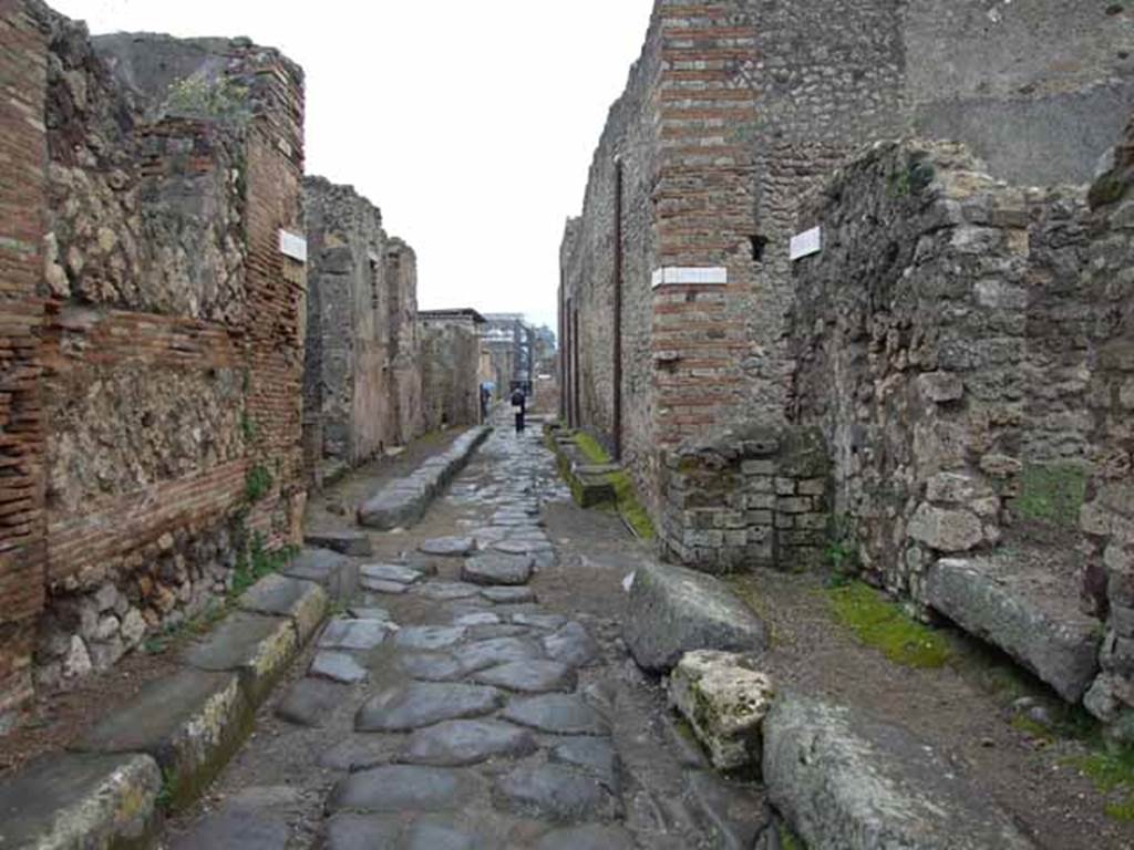 Vicolo di Mercurio. May 2010. Looking east between VI.5 and VI.6, towards junction with Vicolo della Fullonica.
