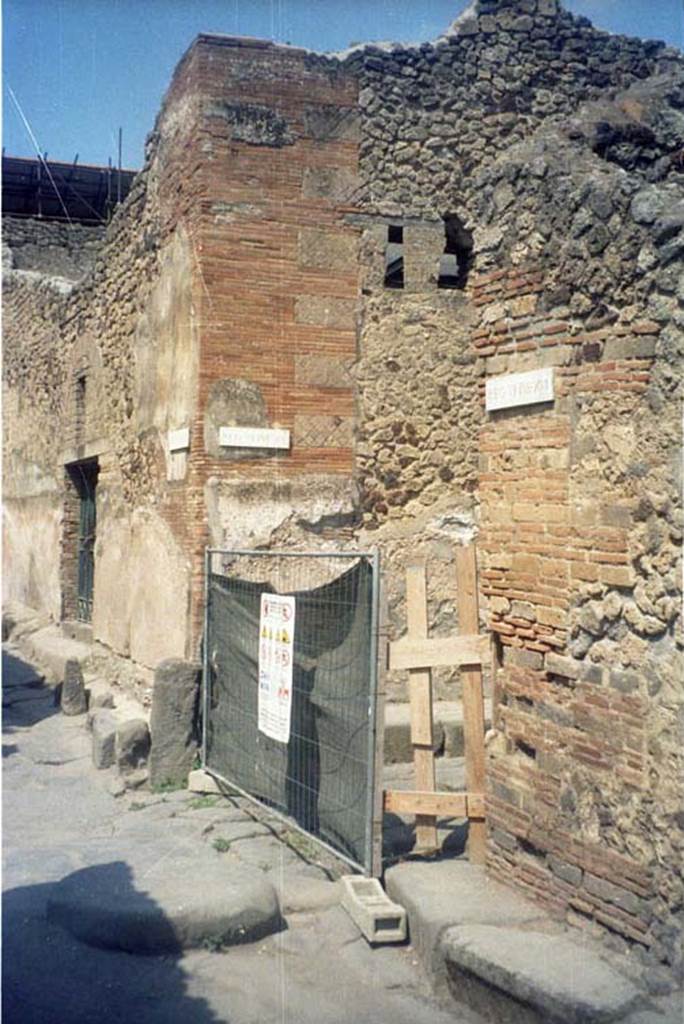 Vicolo di Mercurio, north side. July 2011. Looking west from the crossroads with Vicolo dei Vettii. Photo courtesy of Rick Bauer.