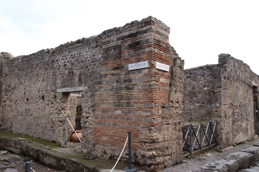 Vicolo di Mercurio. October 2020. Looking towards south-east corner of junction with Vicolo dei Vettii, on right. 
VI.14.36, on right, and VI.14.35, on left. Photo courtesy of Klaus Heese.
