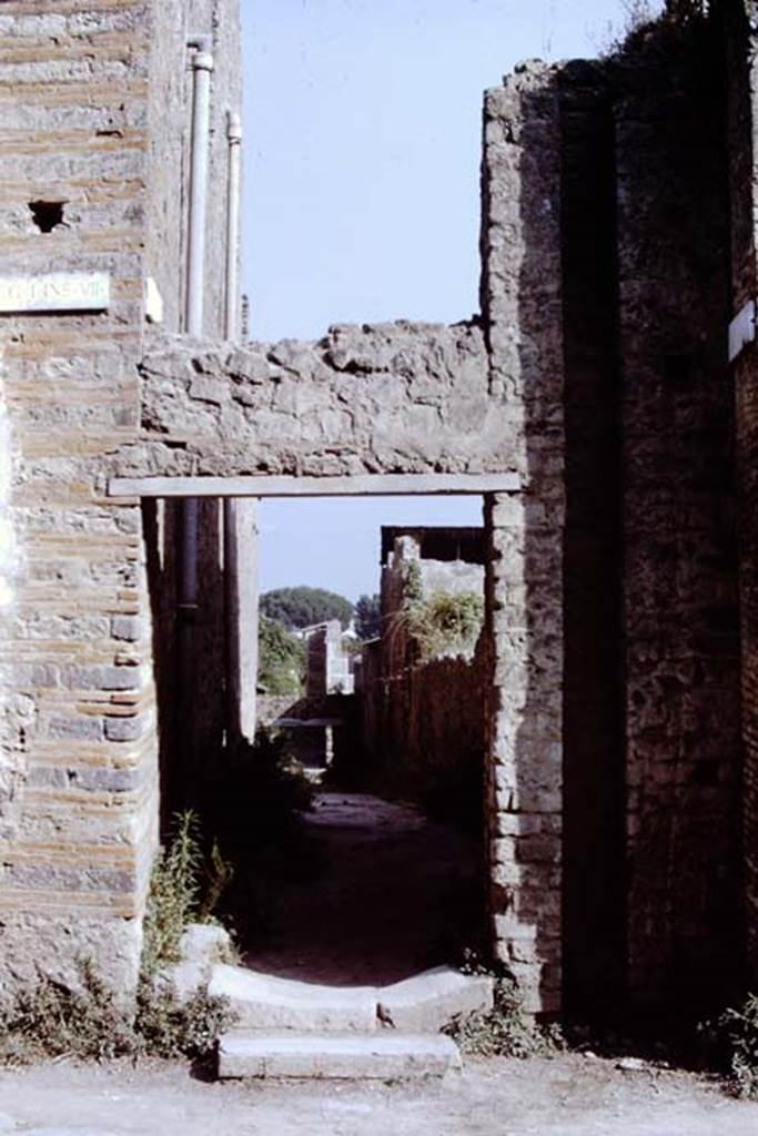 Vicolo di Paquius Proculus, Pompeii. 1968. Entrance on south side of Via dell’Abbondanza between I.7 and I.6. Photo by Stanley A. Jashemski.
Source: The Wilhelmina and Stanley A. Jashemski archive in the University of Maryland Library, Special Collections (See collection page) and made available under the Creative Commons Attribution-Non Commercial License v.4. See Licence and use details.
J68f0646