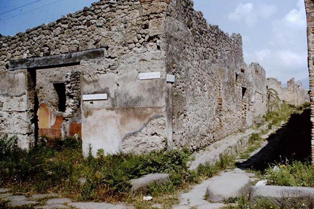 Vicolo di Tesmo, north-west corner of junction with unnamed vicolo, on left. Pompeii. 1964.
On the right is the Vicolo di Tesmo, looking north between IX.3 and IX.6. Photo by Stanley A. Jashemski.
Source: The Wilhelmina and Stanley A. Jashemski archive in the University of Maryland Library, Special Collections (See collection page) and made available under the Creative Commons Attribution-Non Commercial License v.4. See Licence and use details.
J64f1605