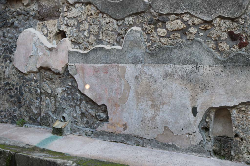Vicolo di Tesmo, east side at IX.7.20, Pompeii. December 2018. 
Looking towards plaster decoration with two niches set behind it. Photo courtesy of Aude Durand.