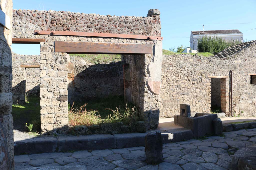 Vicolo di Tesmo, Pompeii. December 2018. 
Looking east from junction with Vicolo di Balbo towards IX.7.18, in centre. Photo courtesy of Aude Durand.