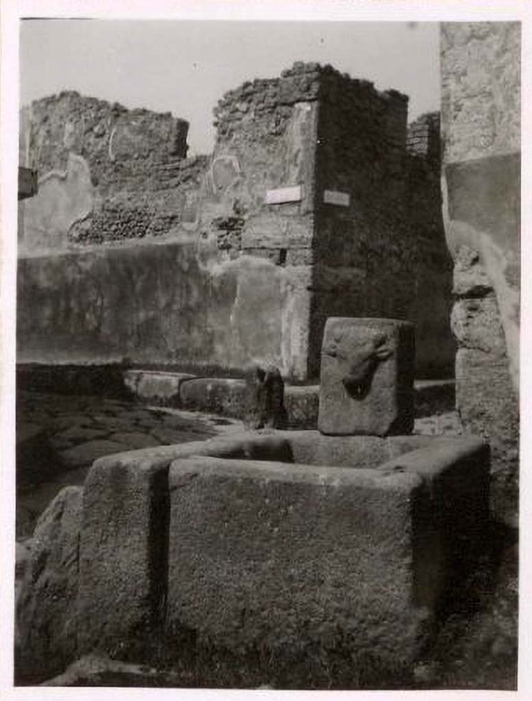 Vicolo di Tesmo, Pompeii. Pre-1943. 
Looking north towards junction with Vicolo di Balbo. Photo by Tatiana Warscher.
See Warscher, T. Codex Topographicus Pompeianus, IX.1. (1943), Swedish Institute, Rome, (no.164).