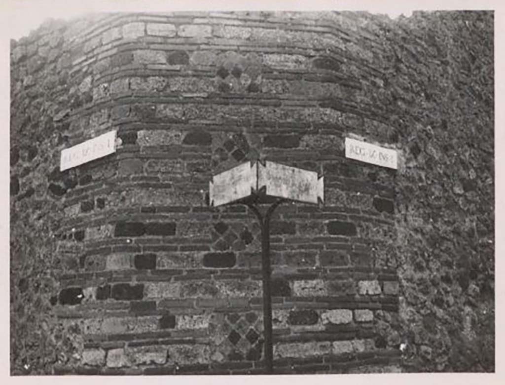 Vicolo di Tesmo, Pompeii. Pre-1943.  
Exterior wall of IX.1.22/29 on corner of Vicolo di Tesmo, on left, with Vicolo di Balbo, on right. Photo by Tatiana Warscher.
See Warscher, T. Codex Topographicus Pompeianus, IX.1. (1943), Swedish Institute, Rome. (no.163).