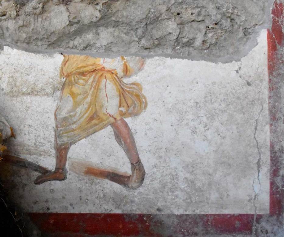 Room behind the widening of the intersection of the Vicolo dei Balconi and the Vicolo delle Nozze D’Argento 
The discovery environment is only partially brought to light - on one side emerges another small portion of fresco that reveals the presence of another figure
L’ambiente di rinvenimento è solo parzialmente portato in luce - su un lato emerge un'altra piccola porzione di affresco che rivela la presenza di un’altra figura.
http://pompeiisites.org/comunicati/laffresco-dei-gladiatori-combattenti-nuova-scoperta-nella-regio-v/