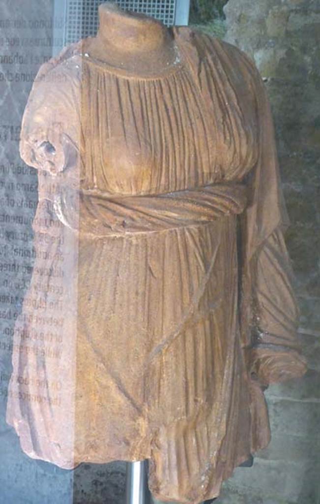 Santuario extraurbano del Fondo Iozzino. June 2017. Third statue, possibly of Ceres/Demeter, dating to the mid to late 2nd century BC, found at the sanctuary. 
Photo courtesy of Michael Binns.
Now in SAP deposits.