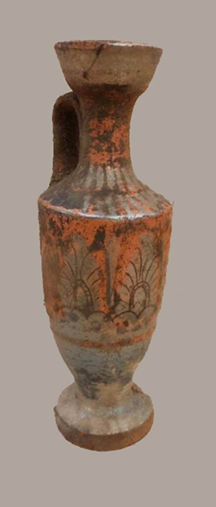 Santuario extraurbano del Fondo Iozzino. 2014. 
Perfume pot.
Vaso di profumo.
Photograph © Parco Archeologico di Pompei.