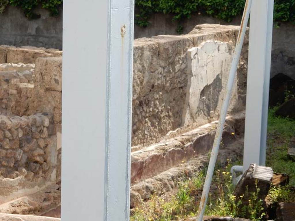 Tempio dionisiaco in località Sant’Abbondio di Pompei. May 2018. Remains of white plaster outside south wall of temple cella.
Photo courtesy of Buzz Ferebee.