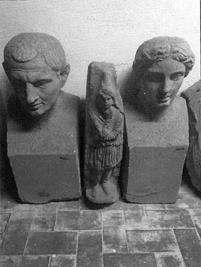 Monumento Funerario del Fondo Prisco. Two travertine portraits busts found in a semi-circular niche below the marble plaque on the west side of the tomb.
Now in the Museo di Paestum. Collezione Francesco Fienga.
Photo by A Fienga.
See Garcia y Garcia L., 2017. Scavi Privati nel Territorio di Pompei. Roma: Arbor Sapientiae, p. 308, fig. 137.