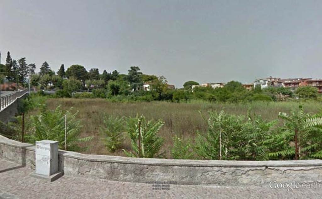 Pompeii Tombs at Fondo Santilli. 2012. Looking north across area where tombs were found. 
Photo © courtesy of Google Earth.