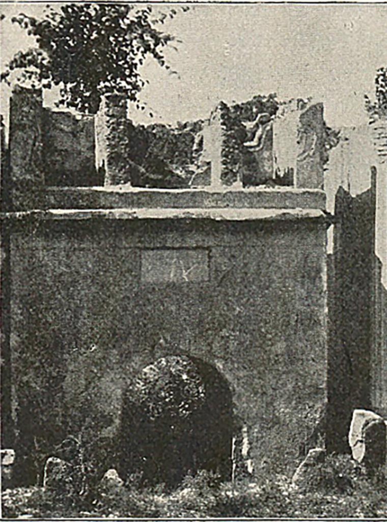 FP5 Pompeii. Detail from late 19th century photo.
According to Mau, the structure is shallow, the vaulted opening low. 
On the top of the arch were three niches, in which stood three travertine statues.
Two of these statues, both of women, have been preserved, and are of indifferent workmanship. 
See Mau, A., 1907, translated by Kelsey F. W. Pompeii: Its Life and Art. New York: Macmillan. (p. 432).