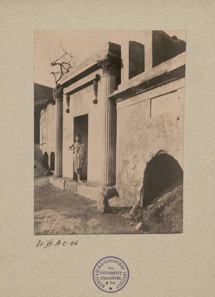 FP5 Pompeii. C.1890. Tomb, front right, shortly after excavation. Photo by Paul Bette.
Collection de l'Institut d'Archéologie classique de Strasbourg (fonds Michaelis) inventory number It.IV.A.c.46.