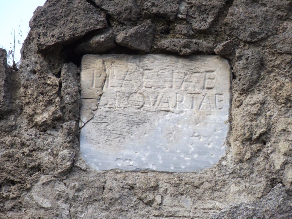 FPNH Pompeii. August 2011. 
Plaque on west end of south side with inscription to BLAESIAE G. L. QVARTAE. Photo courtesy of Peter Gurney.