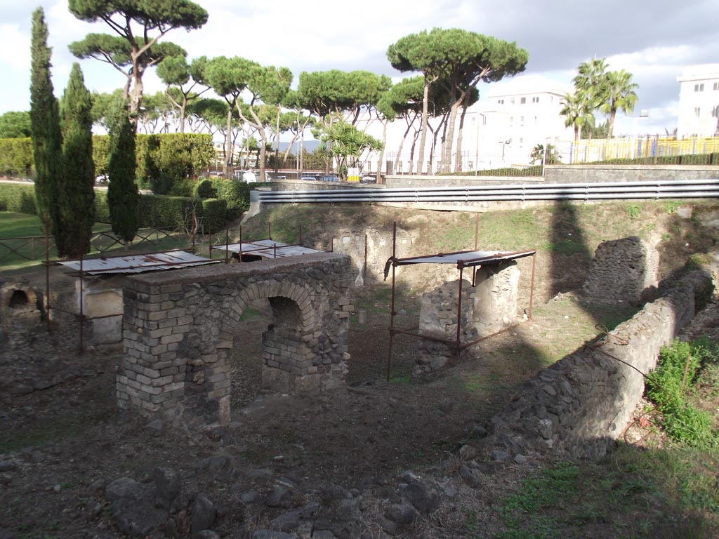 FPSF Pompeii. August 2011. Looking north east to tomb area between the two tall monuments. 
The male columella in the centre of the west side, facing east, can be seen in this photograph.
Photo courtesy of Peter Gurney.