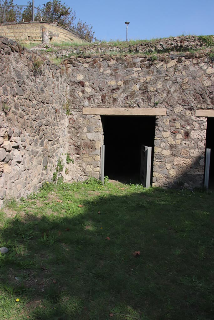 HGE19 Pompeii. October 2023. 
Doorway to rear room in north-east corner. Photo courtesy of Klaus Heese.