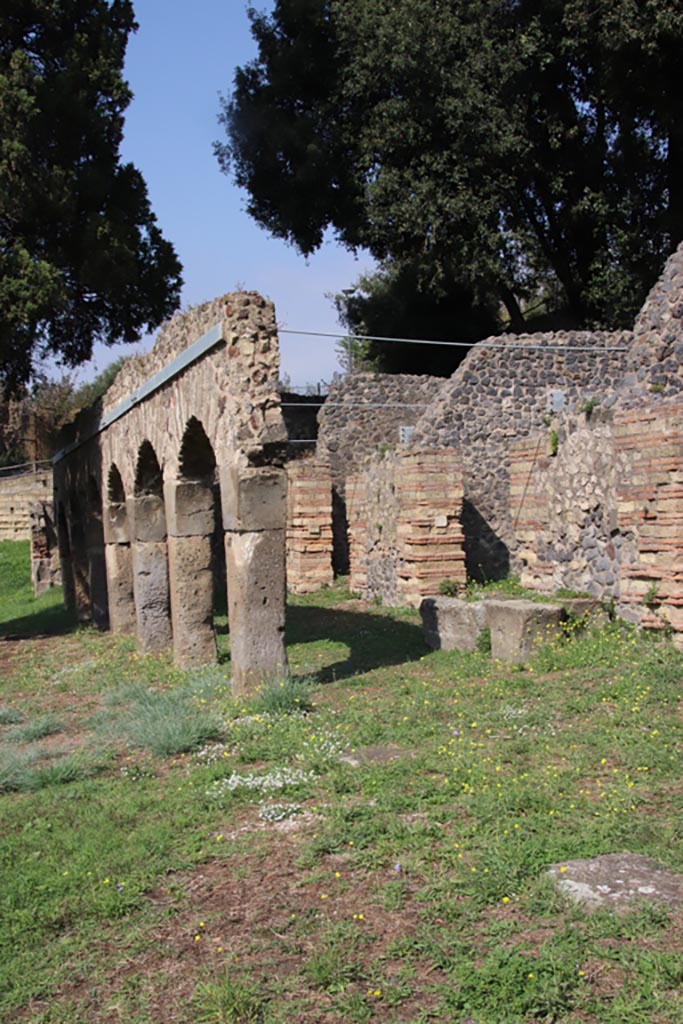 HGE25 Pompeii. October 2023. 
Looking north on Via dei Sepolcri towards doorway on right. Photo courtesy of Klaus Heese.