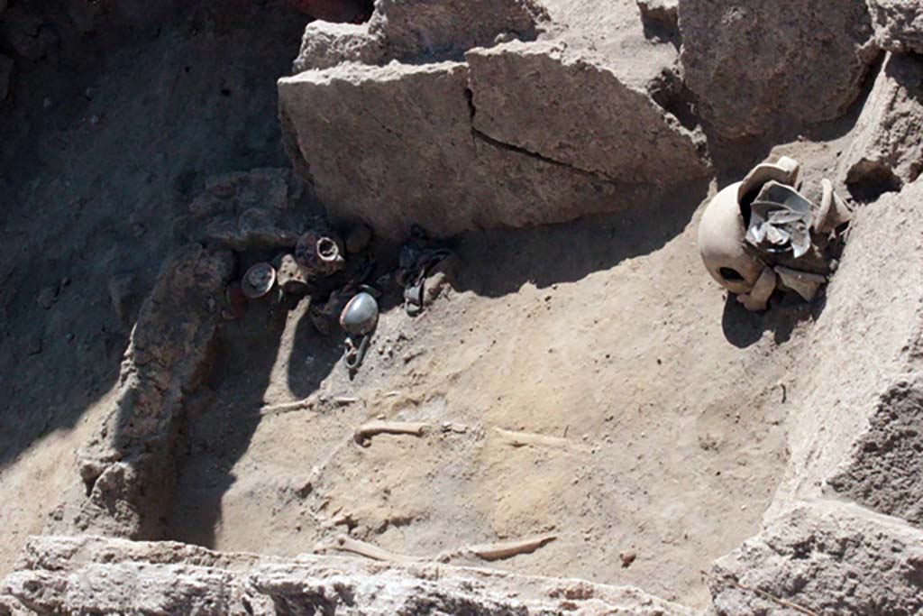 HG31A Pompeii. Tomb of a Samnite Woman. 2015. 
Both the artifacts and the layer of soil in which the tomb was found suggest that it was built in the 4th century BC, during the Samnite period.
Photograph © Parco Archeologico di Pompei.