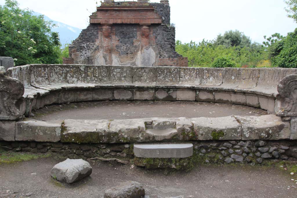 HGW04 Pompeii. April 2014. Looking west towards the Latin inscription on the schola tomb of Mamia.  
Photo courtesy of Klaus Heese.