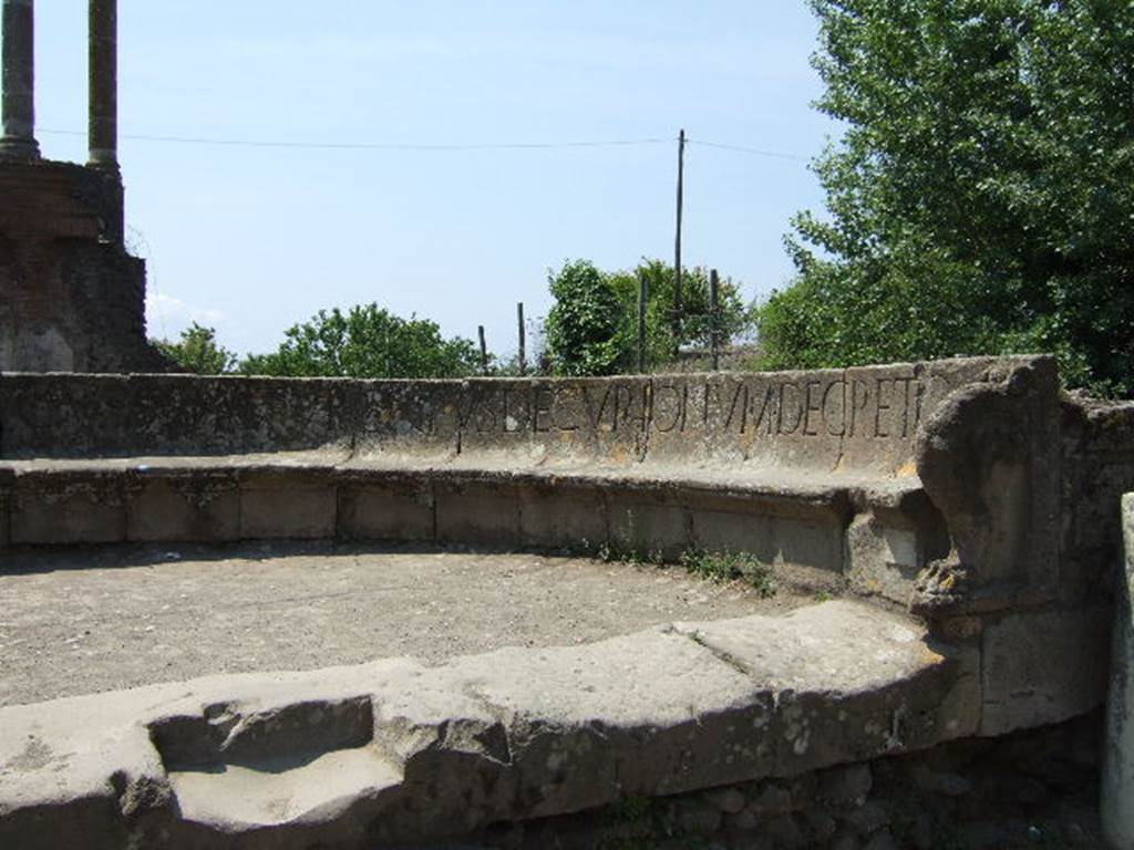 HGW04 Pompeii. May 2006. Inscription on rear of schola tomb of Mamia.