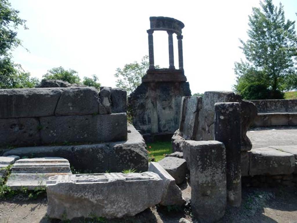 HGW04 Pompeii. May 2015. Division between HGW03 left and HGW04 right.
Photo courtesy of Buzz Ferebee.