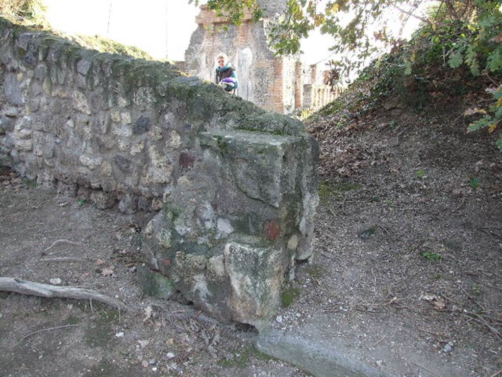 HGW05 Pompeii. December 2007. The stone wall behind and to left of pillar has been built across the Via Pomeriale. The corner was the site of a street altar. “The serpent painting stood at the intersection of the so-called Via Pomeriale and the Via dei Sepolcri near tomb 5” 
PAH 1, I, 234 (Aug 12th 1769).  See Pompeii: Scienza et Societa page 26.
