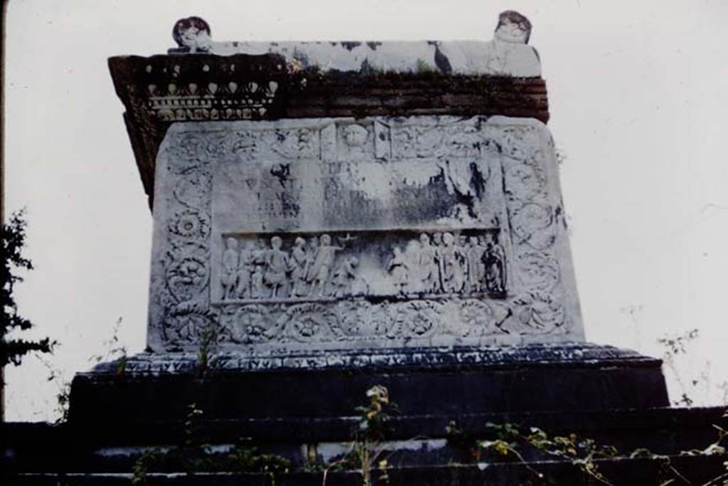 HGW22 Pompeii. 1961. Upper east side. Photo by Stanley A. Jashemski.
Source: The Wilhelmina and Stanley A. Jashemski archive in the University of Maryland Library, Special Collections (See collection page) and made available under the Creative Commons Attribution-Non Commercial License v.4. See Licence and use details. 
J61f0627