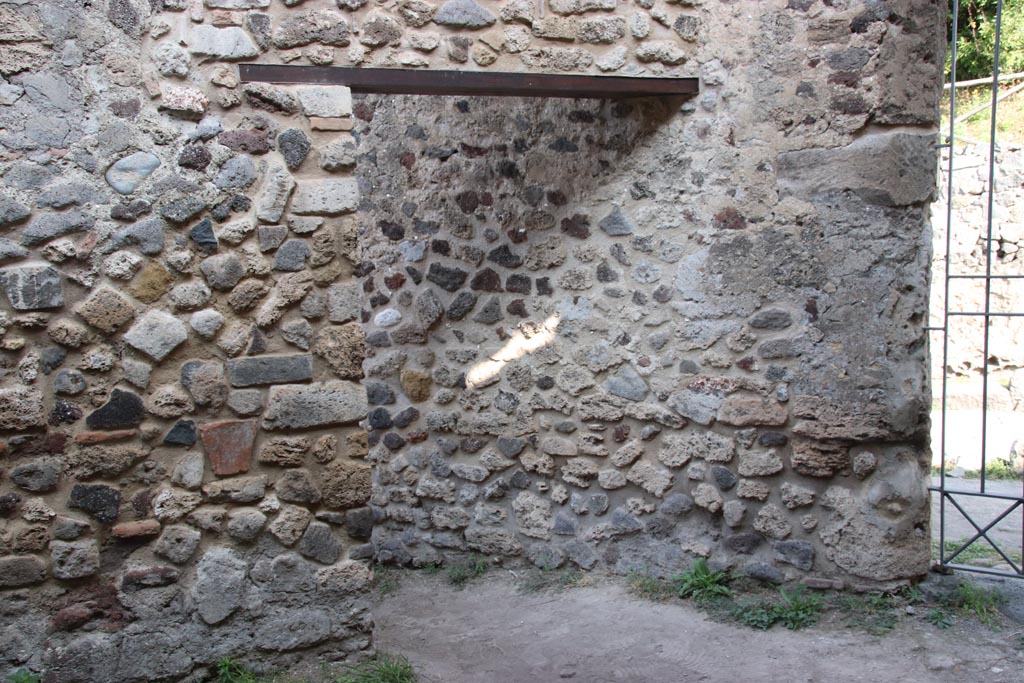 HGW25 Pompeii. Part of Villa of Diomedes. October 2023. 
Doorway in north-east corner leading into the rooms used by the servants. Photo courtesy of Klaus Heese.