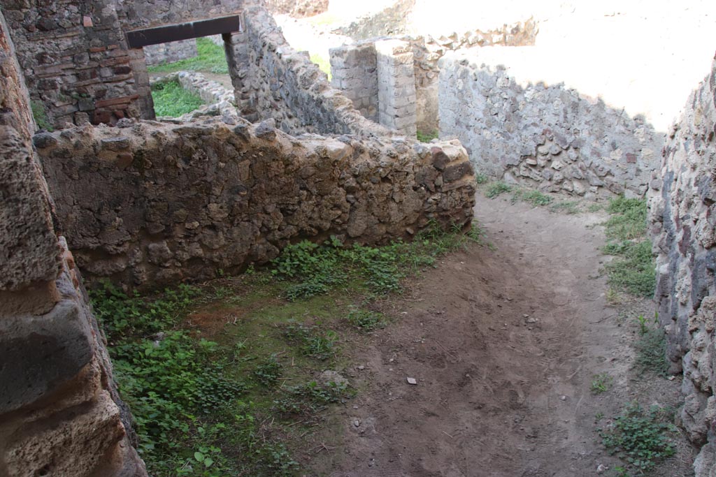 HGW25 Pompeii. Part of Villa of Diomedes. October 2023. Looking west across room. Photo courtesy of Klaus Heese.
(Fontaine –room 7,3)