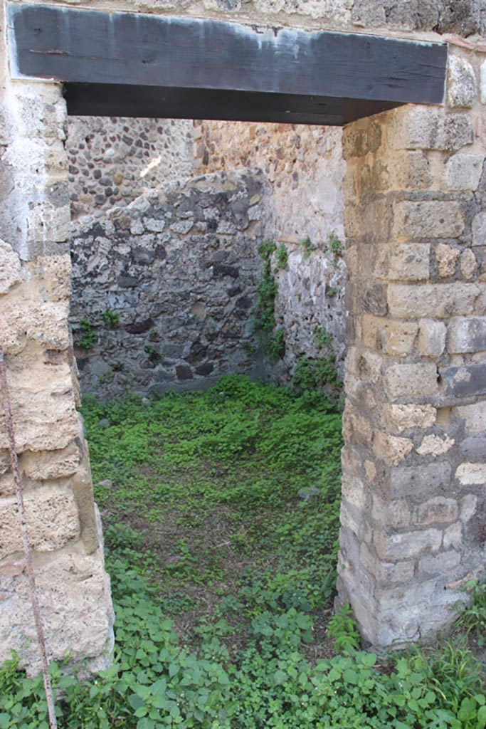 HGW25 Pompeii. Part of Villa of Diomedes. October 2023.
Doorway into room 7,7. Photo courtesy of Klaus Heese.