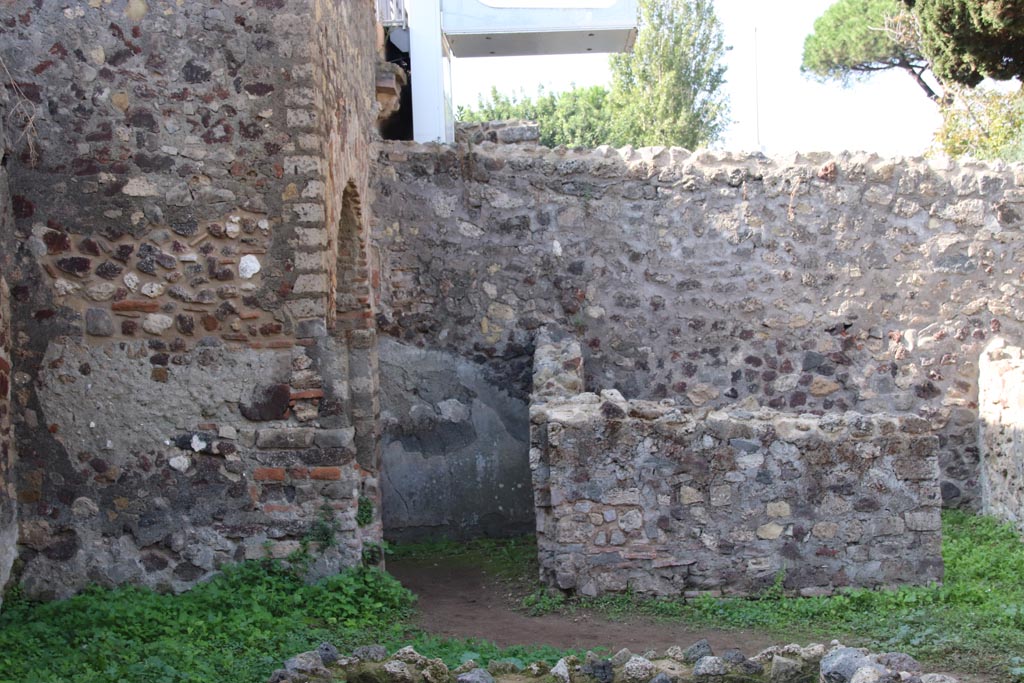 HGW25 Pompeii. Part of Villa of Diomedes. October 2023. 
West end of room 7,6, with doorway into room 7,8 on left, and 7,9 on right. Photo courtesy of Klaus Heese.