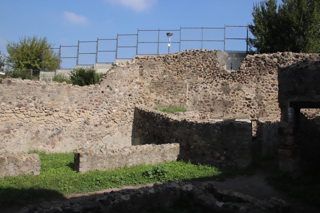 HGW25 Pompeii. Part of Villa of Diomedes. October 2023. 
North-east corner of room 7,6, with 7,12 on left, and 7,5 on right. Photo courtesy of Klaus Heese.