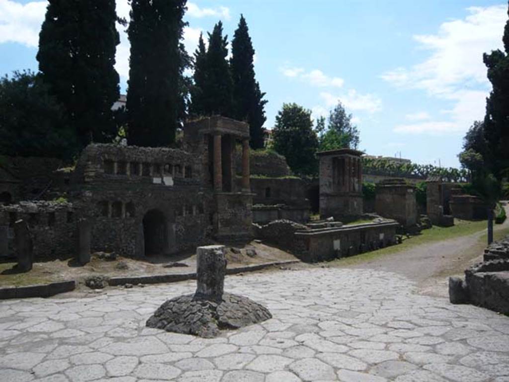 Pompeii Porta Nocera. May 2011. Cippus of Titus Suedius Clemens. This is located at the junction of Via Nocera and Via delle Tombe, south of the Porta Nocera.
Photo courtesy of Buzz Ferebee.